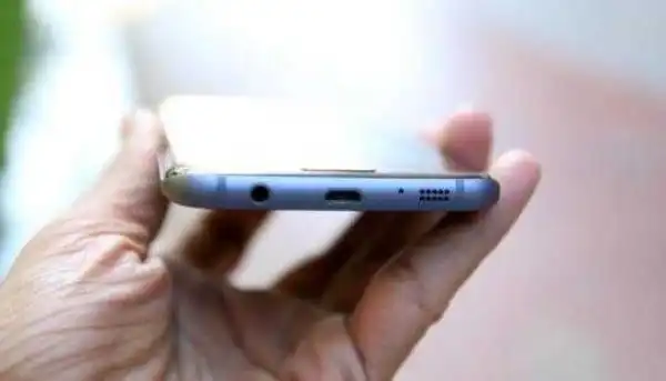 Galaxy S8 Is Not Going To Feature A 3.5mm Headphone Jack